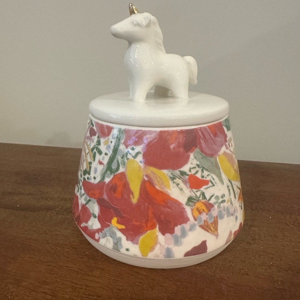 Unicorn canister
